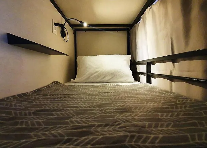 Apartment Travelers - Cozy Capsule Bunks, Makati *