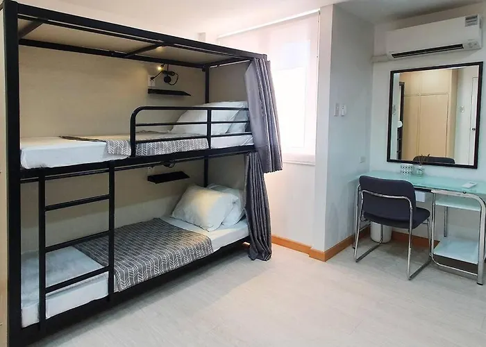 Travelers - Cozy Capsule Bunks, Makati * Manila